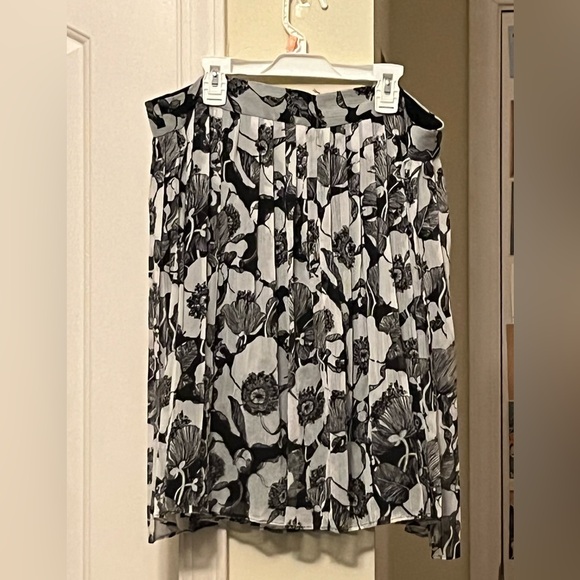 Coldwater Creek Floral Black and White Pleated Midi Skirt - Picture 3 of 3